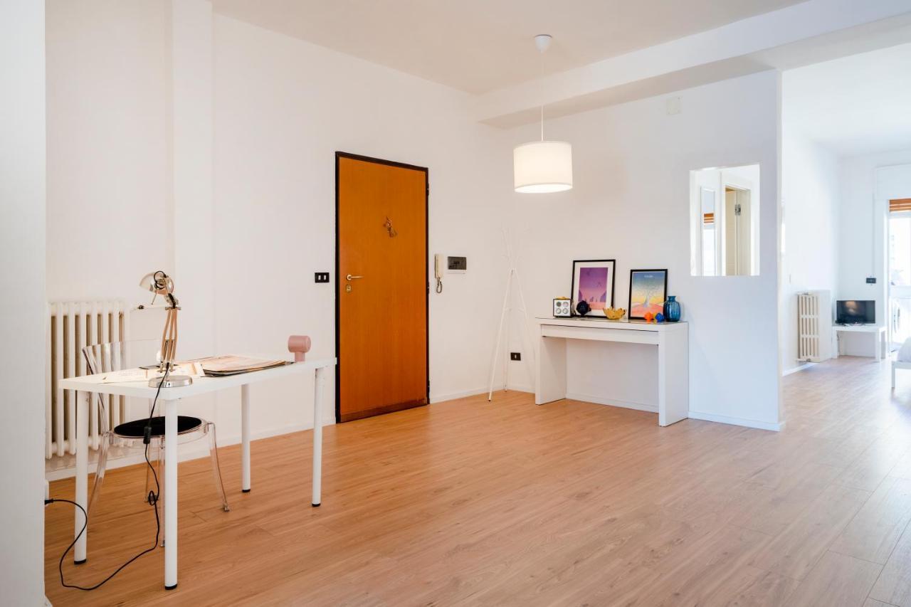 Central & Elegant Loft - With Balcony Bari Esterno foto